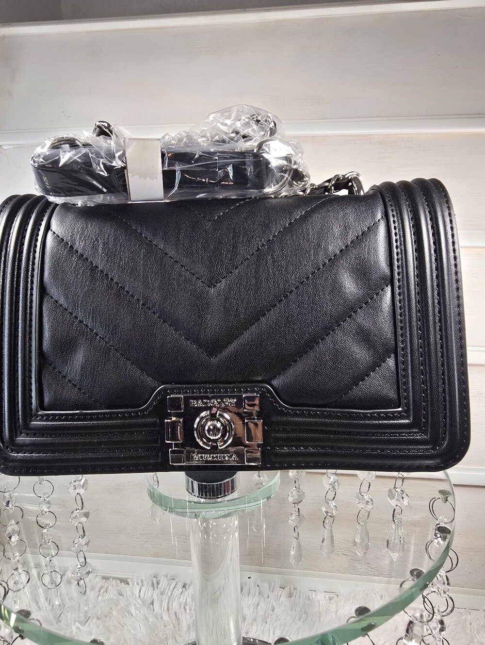 Badgley Mischka Black Quilted Shoulder Bag with White Logo Pouch - Picture 2 of 11